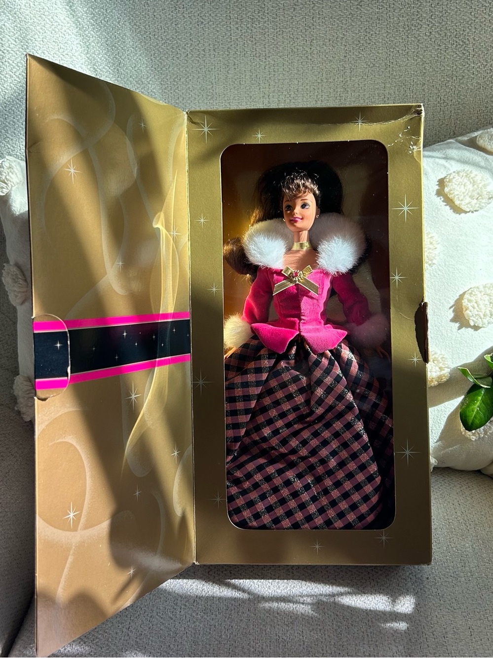 “NEW” 1996 VINTAGE WINTER RHAPSODY BARBIE AVON DOLL
